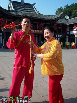 闹春莲萧舞起来